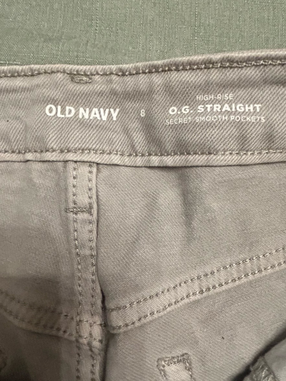Old Navy Straight High-Rise Shorts - Picture 3 of 10